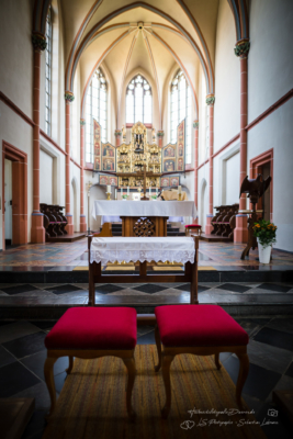 Hochzeitsreportage in Linnich - Trauung in der Kirche - Tolle Hochzeitsfotos von Eurem Fotografen aus NRW Fotograf für Hochzeit in Düren, Aachen, Jülich, Linnich - Tolle Hochzeitsfotos von Eurem Fotografen aus NRW