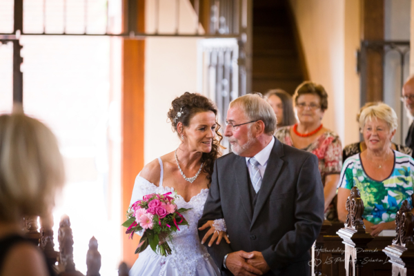 Hochzeitsreportage in Linnich - Trauung in der Kirche - Tolle Hochzeitsfotos von Eurem Fotografen aus NRW Fotograf für Hochzeit in Düren, Aachen, Jülich, Linnich - Tolle Hochzeitsfotos von Eurem Fotografen aus NRW